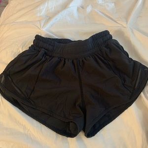 Lululemon Hotty Hot shorts 2.5”